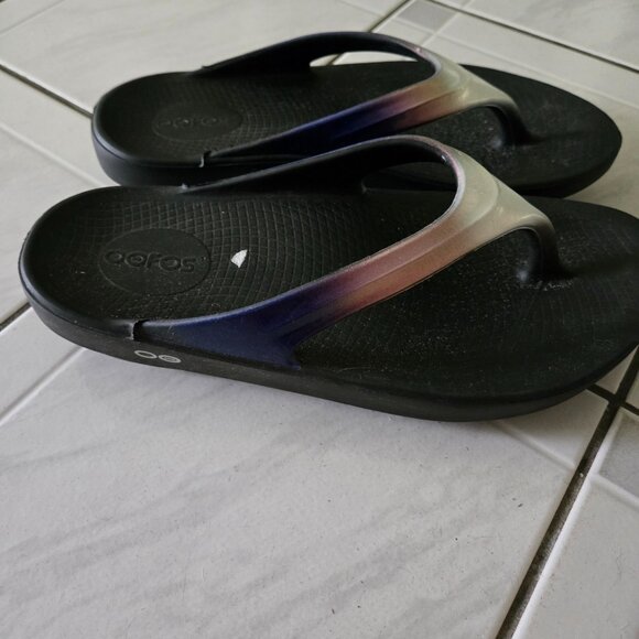 Oofos Oohlala Luxe Thong Sandals 10 - Picture 3 of 6